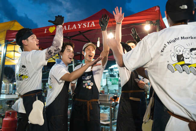 《我們這一攤2》首戰馬來西亞倒攤 謝佳見濕身:「好刺激!」 | 華視新聞