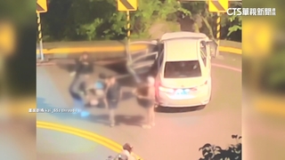 女無照駕車載友衝「烘爐地」自撞！　1乘客腦出血送醫