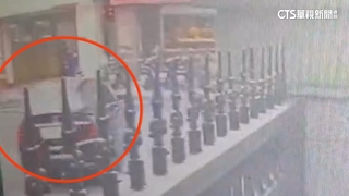 男拒盤查開車衝撞　警「雙臂擋車」掛彩　駕駛判刑6個月