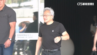 不是皮衣！　黃仁勳訪台穿黑T亮相　網友一查「要價2萬」