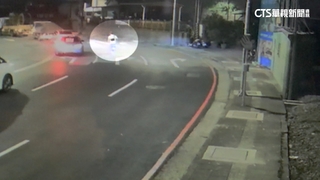 凌晨陌生男敲車窗說「救我」　車主嚇：是被追殺嗎？