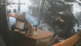 廂型車猛撞花蓮早午餐店　車頭卡門口13人輕重傷