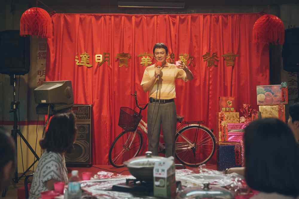 李程彬化身戀愛軍師 「推倒小芬」測好感 | 《成功路上》昆明(王識賢飾演)在建中(李程彬飾演)幫助之下賺大錢