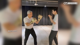 有趣互動！　黃仁勳問羽球爺長壽祕訣　與林郁婷小過招