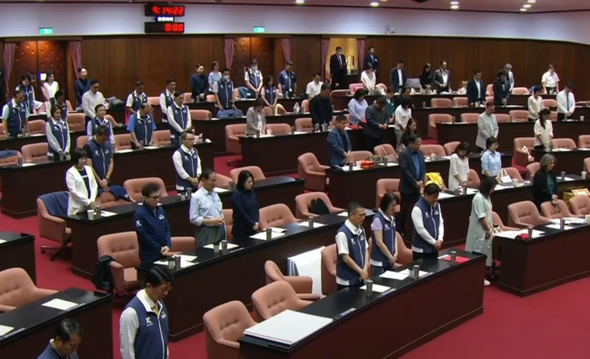 三峽死亡暴衝車禍釀3死12傷！　立法院朝野立委今默哀一分鐘 | 華視新聞