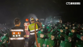 新店青潭郵局停車場暗夜起火 波及上百輛機車