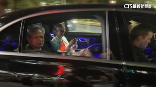 黃仁勳現身士林餐廳吃海鮮　民眾喊：Team Taiwan