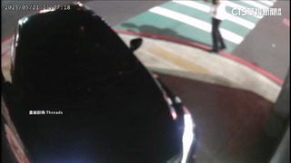 轎車失控衝進人行道「險撞3人」　駕駛稱血糖低