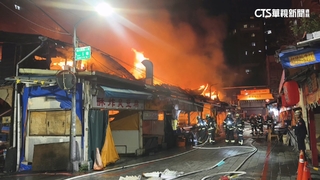 華西街凌晨惡火延燒！　木造平房助長火勢燒毀5店