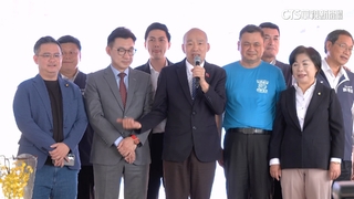 同台遭韓國瑜稱「羞於見人」　傅崐萁尷尬大笑