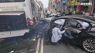 5車連撞害8傷！　78歲翁無照肇事　妻稱有「國際駕照」