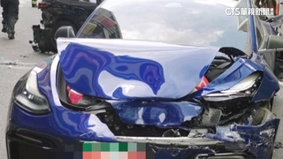 無辜被撞！　特斯拉車主嘆生計受影響　赴醫院談賠償