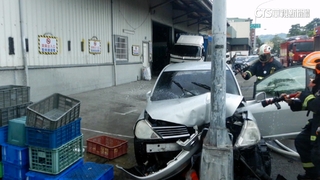 撞飛外送員！男駕駛激動衝回車有詭　警搜出毒品