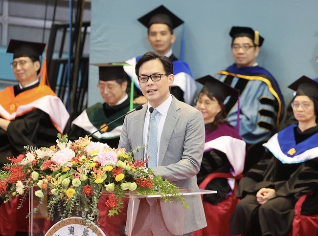 林之晨台大畢典致詞引熱議　周玉蔻「死你個台灣鬼馬英九們」：要生為台灣人 大罷免必須大成功 | 華視新聞