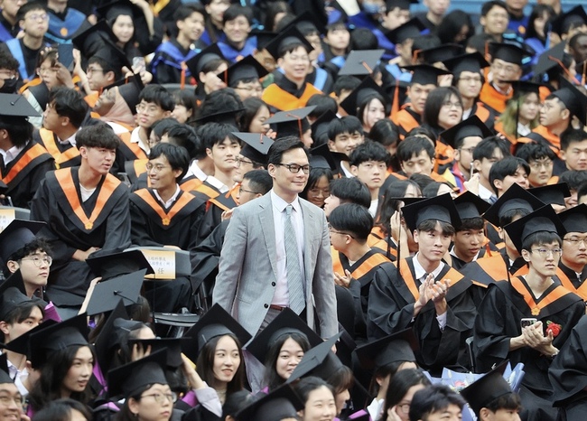 林之晨「身為台灣人」引熱議　鄭家純曝家世背景 網驚：馬上刪掉分享 | 華視新聞