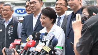 朱立倫首表態「願交棒」　盧秀燕笑臉回：上班不談政治、不談選舉