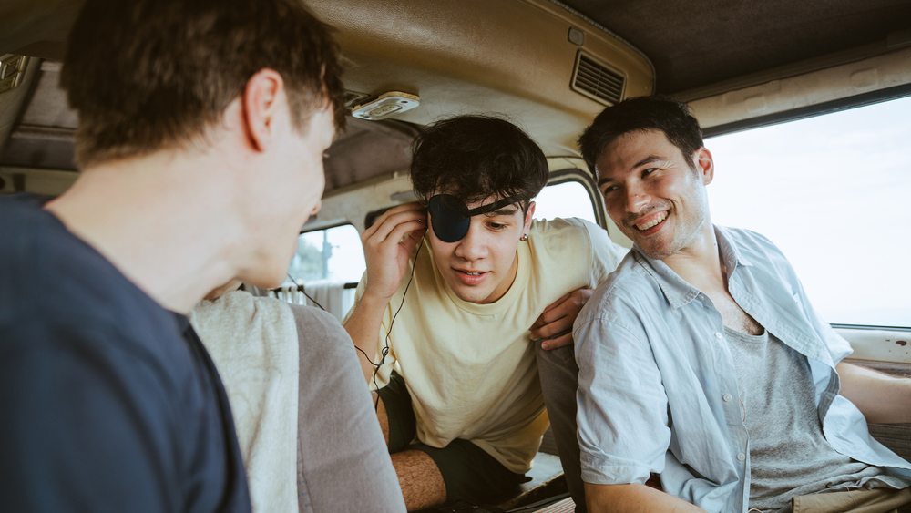 鳳小岳領銜主演的《陌路兄弟》(Road’s End in Taiwan),展現台灣風景下的情感交織與族群對話。