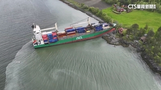 水手打瞌睡貨輪撞進庭院　屋主笑：生活富意義