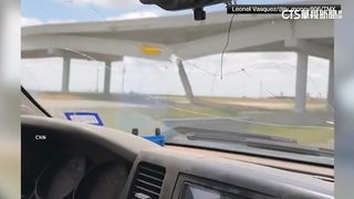 生死一瞬間！　德州橋梁崩落險砸路過駕駛