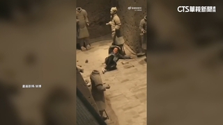 陝西男遊客跳坑毀損兵馬俑　恐吃10年牢飯