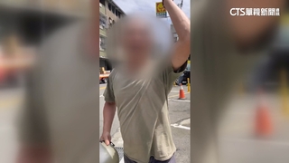 男持安全帽揚言對志工動手　嗆罷免「丟人現眼」