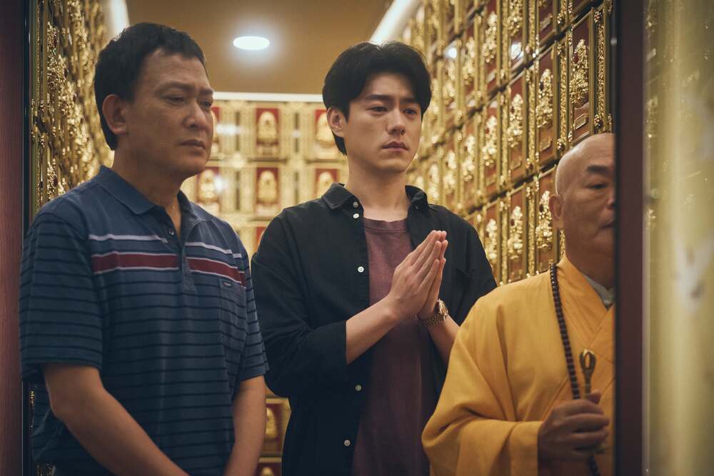 《成功路上》劉昆明(王識賢飾演)、劉建中(李程彬飾演)無法改變未來秀萍因病離世