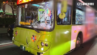 新莊公車撞公車！　駕駛恍神未注意車距肇禍