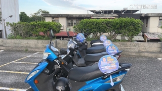 衛生所停車場插「反罷免扇」　花蓮縣府：沒違法