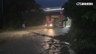 台東午後暴雨！　太麻里居民家沙石灌入　一家5口急撤