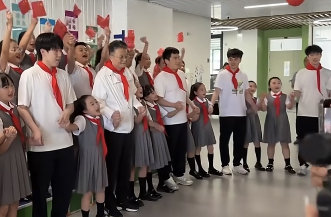 林昀儒赴中打聯賽　校園活動戴「紅領巾」！體育署抗議：勿藉機矮化台灣 | 華視新聞