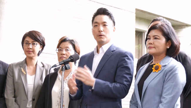 蔣萬安率藍營首長赴政院提訴願　政院：依訴願法辦理 持續共商解決問題 | 華視新聞