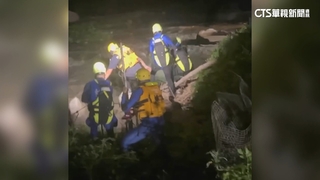 男子受困大肚圳沙洲　水流湍急！消防以繩索成功救援