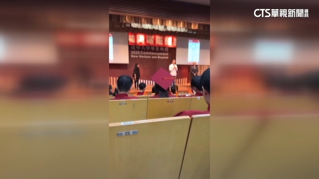疑2學生捲爭議！大學畢典突喊卡　家長跨海參加撲空 | 華視新聞