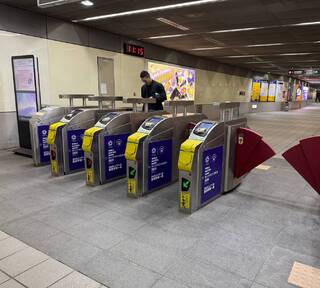 閘門貼黃紙引關注　北捷解答：多元支付服務10月完成