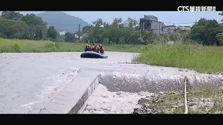 竹竿戳破橡皮艇？　宜蘭安農溪泛舟9人落水1死5傷