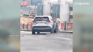 桃機白牌車亂竄　上週害旅客摔傷.昨黃牛馬路上攔車