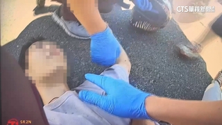 疑涉毒駕　嘉義轎車自撞波及2車　重機騎士噴飛骨折