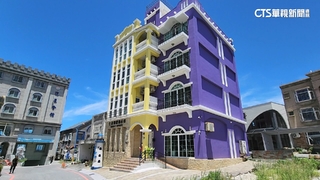 兄弟住民宿遭破門驚醒　4陌生人指控偷錢圍毆