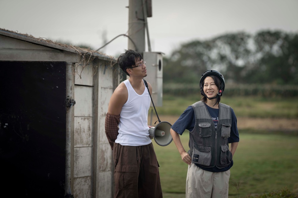 《拜六禮拜》鬆一咧！孫淑媚攜手乱彈阿翔打造最chill主題曲 | 劉書宏飾演葡萄農陳冠中