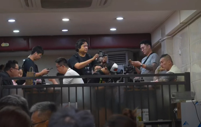 評館長直播「掌鏡不合格、超失望」遭館粉出征　詹江村：善意評論都不行？ | 華視新聞