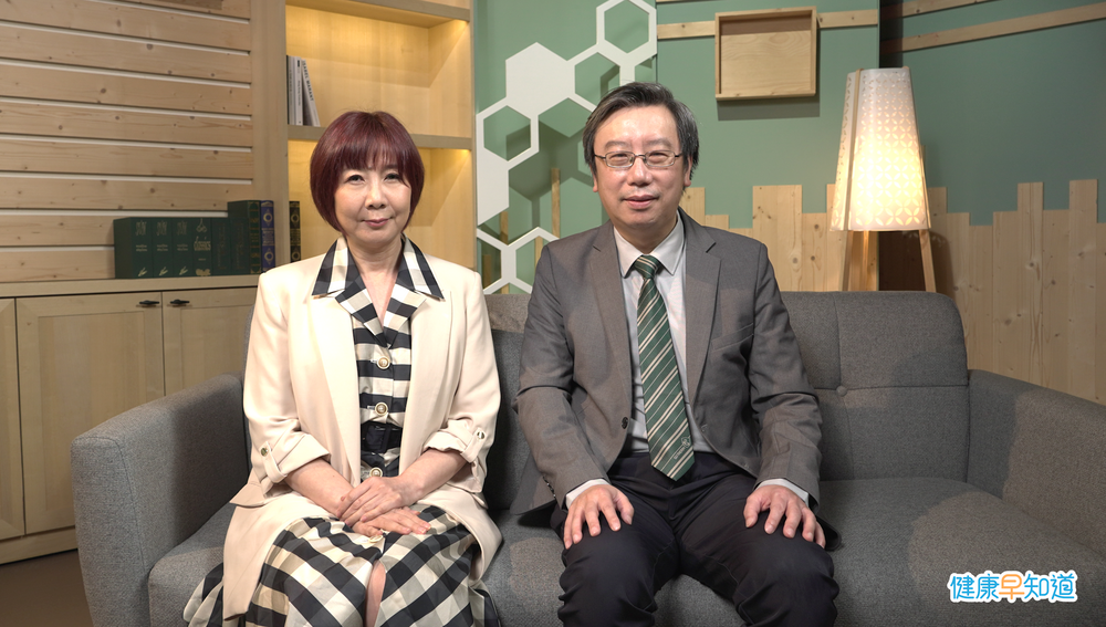 (左)節目主持人洪素卿、(右)林口長庚醫院腎臟科主治醫師 陳永昌醫師