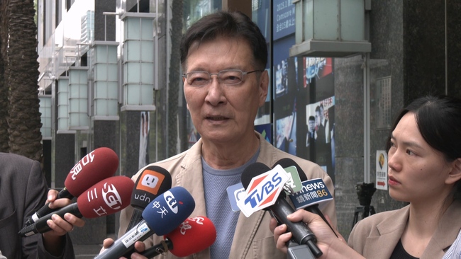 曹興誠下辯論戰帖！嗆不敢來送「孬種帽」　趙少康：沒興趣、敢講孬種就告 | 華視新聞