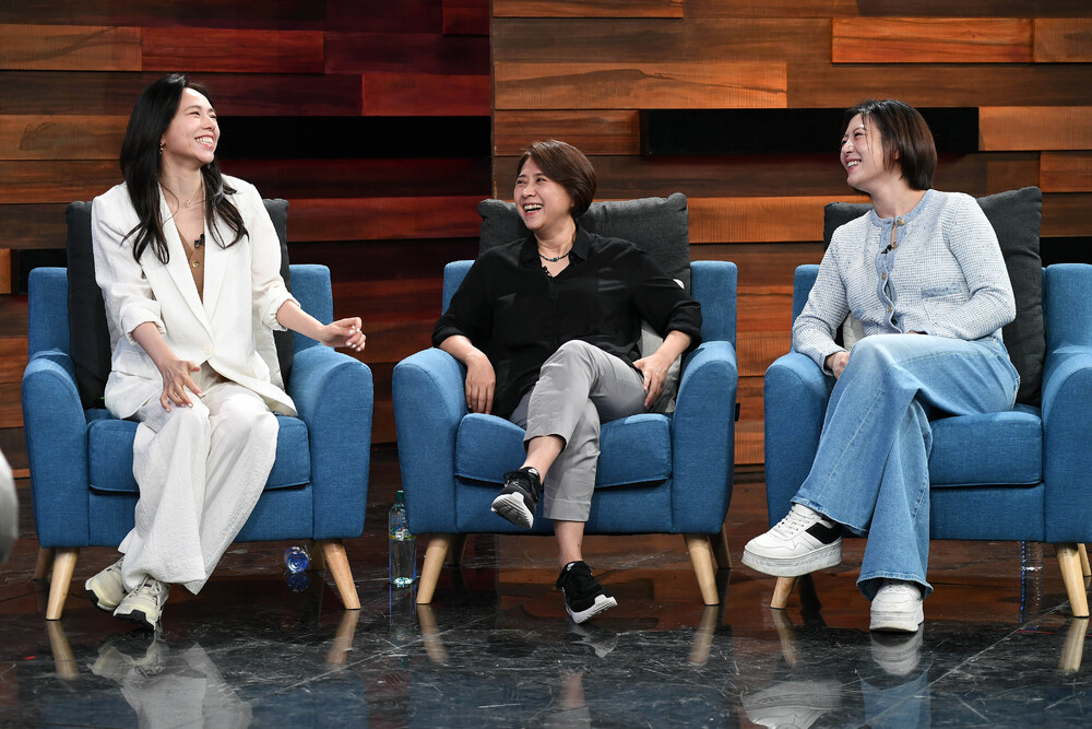 劉品言(右),大談獲選台北電影節主持人原因。