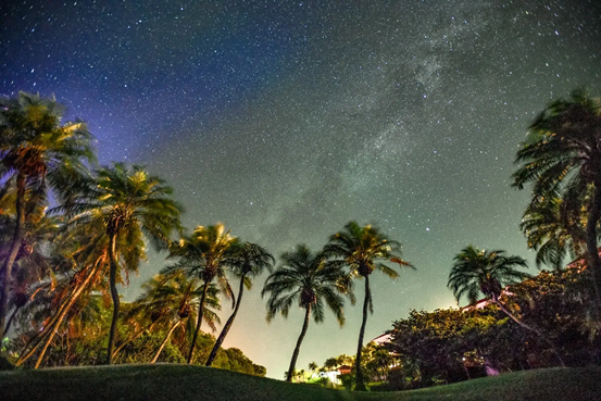 SHIGIRA SEVEN MILES RESORT每日晚間還舉辦星空觀賞會,可以在專業導遊的解說下,欣賞美麗的夜空。(圖 / 品牌提供)