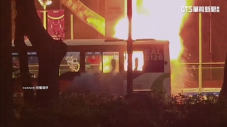 砰！北市電動公車突爆炸起火　「禍首疑電池」7乘客驚魂