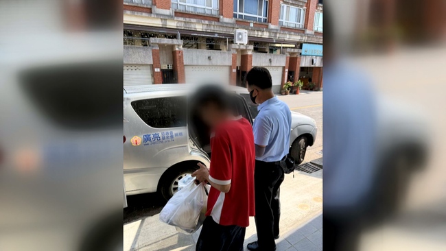 台中黑戶青年引關注　社會局：拿到出生證明後協助親子鑑定 | 華視新聞