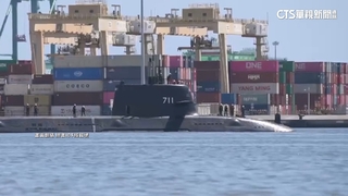 國造潛艦出港！海鯤號首次浮航海測　軍事迷夜衝高雄