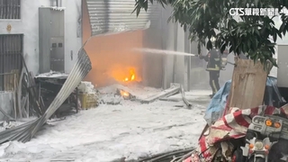 金屬工廠「鎂」狂燒3送醫　消防隊泡沫沙土壓制火勢