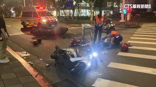 變換車道未注意「3機車擦撞」 內湖釀自摔滑行事故