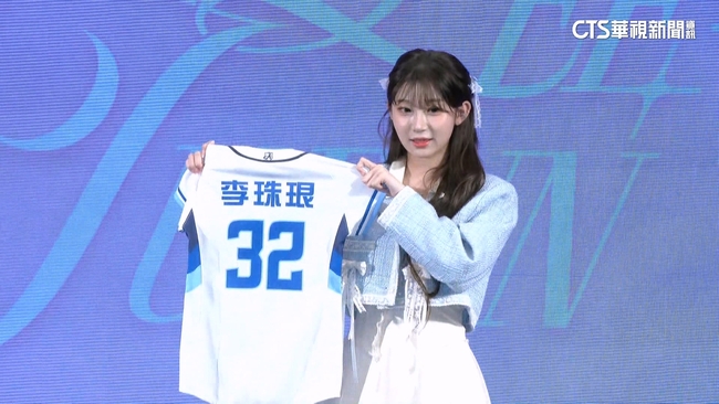 球場邊「掩面落淚」粉絲超心疼　李珠珢發聲：非常抱歉 | 華視新聞